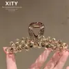 Moderna Elegante de Gama Alta Clip de Garra de Cristal Amarillo Nuevo Estilo Celebridad de Internet Clip para Moño en la Parte Trasera de la Cabeza Muestra Volumen del Cabello Clip de Tiburón