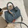 Bolso de hombro con estampado de lichi transfronterizo, bolso cruzado moderno y de gran capacidad, bolso de mano elegante con bufanda de seda, bolso de trabajo para mujer, hecho a medida