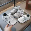 Zapatillas de moda para niñas 2026 primavera y otoño nuevos zapatos de papá para niños mayores, zapatos de malla simple, zapatos casuales transpirables