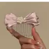 Pente de Cabelo Feminino Elegante e Doce com Laço, Design Único e Toque de Luxo, Presilha Lateral para Cabelo