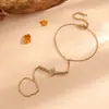 Diseño Europeo y Americano Corazón Forma Mariposa Flor de Cinco Pétalos Ovalado Pulsera Anillo Moda Anillo para Mujer con Cadena para Dedo