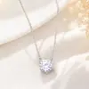 Collar de moissanita chapado en oro blanco para mujer, simple y elegante, colgante clásico de trébol de cuatro hojas, joyería de cadena para la clavícula, artículo popular de transmisión en vivo
