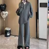 Nuevo Conjunto de Dos Piezas de Moda Casual para Otoño e Invierno 2026, Estilo Europeo y Americano, Estilo Perezoso, Suéter de Punto con Cuello en V + Pantalones de Pierna Ancha