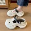 Sapatos Maillard com sola grossa e furos para mulheres, elegantes e versáteis para uso ao ar livre no verão, que realçam a altura e são antiderrapantes, sandálias vermelhas de rede populares para mulheres