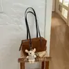 Bolsa de Axila Nicho Estilo Coreano Feminina Nova Outono 2026 Retro Bolsa Boston Almofada Grande Capacidade de Mão com Alça de Ombro