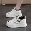 HX-Q01 Sapatos Brancos Femininos 2026 Verão Novo Estudante Estilo Coreano Sapatos Esportivos Casuais Estilo de Rua Plataforma Plataforma Espessa Aumento de Altura