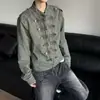 Jaqueta Napoleão masculina retro americana de gola alta e abotoamento duplo, apresentando um design estiloso inspirado na corte, corte slim e visual de jeans desgastado