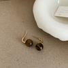 Pendientes de Metal con Cuentas de Piedra Ojo de Tigre de Sentido Avanzado Pendientes de Estilo Francés para Mujer Retro Elegantes Pendientes de Moda Elegantes Combinables