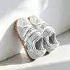 Temporada de regreso a clases: Nueva colección primavera/otoño 2026 de zapatos casuales de suela blanda para niñas, cómodos, transpirables y versátiles, al estilo de las zapatillas "Forrest Gump"