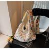 Bolsa de Ombro Transversal Tote Feminina 2026 Estilo Novo Personalizada Tecida com Flores e Decorada com Pérolas Elegante e Fashion
