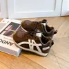 Nova Coleção Primavera/Outono 2026 Sapatos Infantis Forrest Gump Tênis Esportivos para Meninas Respiráveis Antiderrapantes Sapatos de Pai para Meninos Dropshipping