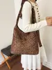 Bolsa tote vintage de grande capacidade para mulheres, novo modelo 2026, bolsa de ombro/axila versátil e moderna em camurça vintage