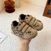 Zapatillas de entrenamiento casuales alemanas para mujer, nueva colección otoño 2026, con cierre de velcro, diseño de estampado de leopardo, estilo retro y características de calzado deportivo
