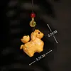 Colgante Llavero de Sándalo Tallado con Lingote de Fortuna y Diseño de Caballo del Zodiaco, Pequeño Adorno de Madera
