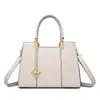 Nova Bolsa Vermelha Bordada Estilo Chinês Bolsa de Casamento para Mãe Estilo Chinês Bolsa de Mão para Casamento Bolsa de Casamento de Alta Qualidade para Sogra
