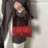 Nova Bolsa de Ombro Estilo Baguete Vintage de Nicho para Mulheres, Novo Modelo 2026, Bolsa Quadrada Pequena com Toque de Luxo, Versátil Transversal e de Ombro