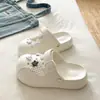 Looks DeslumbrantesSandálias fofas e charmosas estilo coreano com bolinhas, leves e confortáveis para usar ao ar livre, chinelos fechados em EVA para mulheres