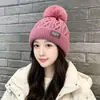 Nuevo Gorro de Punto Grueso Forrado de Polar para Invierno para Mujer, Circunferencia de Cabeza Grande, Adelgazante de Rostro, Protector de Orejas con Pompón, Moderno