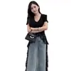 Camiseta de Manga Corta con Cuello en V y Hombros Rectos Talla Grande para Mujer 2026 Nuevo Estilo Chica Popular Diseño Irregular con Parches de Encaje y Cinta Superior