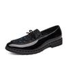 Primavera e Outono Estilista Na Moda Pequenos Sapatos De Couro Masculino Apontado Preto Casual Sapatos De Couro Novos Slip-on Sapatos Preguiçosos