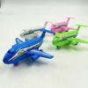 Brinquedo infantil puxar para trás avião pequeno menino brinquedo de bebê modelo de avião de passageiros aviação criativo dois yuan atacado plástico