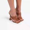 Comercio Exterior Transfronterizo Zapatos de Mujer Estilo Nuevo Europeo y Americano Punta Fina Tacones de Aguja Moda Ropa Exterior Sandalias y Pantuflas de Banquete