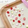 Decoraciones Cremosas de Fresas para Uñas 2026 Modelo Nuevo Fruta de Fresa Pequeña Rosa Claro 3D Accesorios de Pedrería para Uñas Portátiles