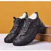 Vendas diretas da fábrica: Novos sapatos de algodão de inverno 2026, couro genuíno, forrados com lã, quentes, forrados com fleece, espessados e antiderrapantes, adequados para condições de neve no Nordeste da China, estilo masculino
