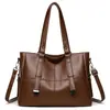 Bolsa Tote Retro Europeia e Americana de Comércio Exterior 2026 Venda Quente Grande Capacidade Couro Macio Bolsa de Ombro de Mão Simples para o Dia a Dia Bolsa Transversal