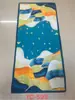 Venta al por mayor de fábrica Nuevo satén de brocado de Li 90*180 estampado Bufanda larga de playa Versión coreana de chal de seda