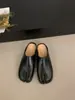 Zapatos de estilo coreano de nicho con separación de dedos tipo pezuña de cerdo para mujer, nuevos de verano 2026, versátiles, sin cordones, de punta cerrada, pantuflas perezosas