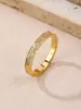 Anillo para mujer triángulo diamante con nicho de diamante moda personalidad europea y americana acero de titanio es realmente simple joyería de viento frío