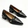 Zapatos de Tacón Alto de Boca Baja Retro de Moda para Combinar con Todo para Mujer con Hebilla de Camelia, Tacón Grueso, Punta Puntiaguda, Elegantes Zapatos Mary Jane