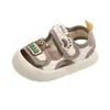 Zapatos para caminar para bebés y niños pequeños, nuevo estilo de verano, sandalias cerradas para niñas, suela suave, antideslizantes, lindas sandalias de playa anti-patada para niños