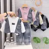 Conjunto de Dos Piezas de Sudadera con Parches de Mezclilla para Niños Bebés, Primavera y Otoño, Nuevo Atuendo de Primavera 2026 para Niños, Venta al por Mayor