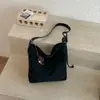 Bolso Cubo de Ante Vintage para Mujer, Gran Capacidad, Moda Nueva Otoño/Invierno 2026, Versátil para el Uso Diario, Bolso de Hombro Cruzado