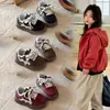 Zapatos de papá versátiles de suela blanda de moda 2026, zapatillas deportivas transpirables para niños, zapatos casuales para niños, zapatos de otoño para niñas pequeñas