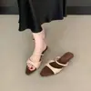 Sandalias Chuyuji de estilo retro francés con punta abierta y tacón bajo para mujer, nuevo diseño versátil de una sola tira para el verano 2026