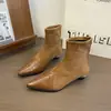 Botines Cortos para Mujer con Diseño de Punta Retro, Botas Elásticas Ajustadas de Tacón Kitten Otoño 2025 para Mujer al por Mayor
