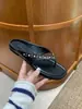 Chanclas Chuyuji retro de suela gruesa para mujer, adecuadas para usar al aire libre, sandalias planas de playa versátiles estilo vacacional de verano 2026