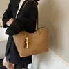 Bolso Tejido para Mujer 2025 Otoño Nuevo de Moda Estilo Coreano Bolso Tote Simple Gran Capacidad para Hombro Bolso de Cubo para Viajes