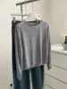 Top colorido com babados e mangas compridas com toque super macio~ Camisa de malha de manga comprida simples de cor sólida estilo coreano para o verão para mulheres