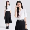 Estilo Fino de Verano 2026 Nueva Moda de Gama Alta Profesional para el Trabajo Camisa de Gasa de Manga Corta con Cuello en V Blanca para Mujer