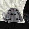 Cardigã de Tricô Vermelho com Zíper Infantil 2026 Novas Roupas de Bebê Suéter Elegante com Bordado de Estrela Peça de Roupa Versátil