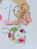 Suministros del Fabricante Llaveros con Flores Secas Prensadas 26 Letras del Alfabeto Inglés Llaveros con Borla de Mariposa Charms para Bolsos de Mujer