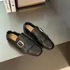 Versão em couro bovino~Mocassins quadrados com bico quadrado e detalhes esculpidos estilo francês para mulheres, de sola reta, design de nicho, com detalhes de franja, sapatos pequenos de couro estilo brogue retrô