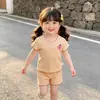 Conjunto Chique da Moda com Gola Redonda Manga Curta Shorts 2026 Novo Top Listrado Infantil Conjunto Listrado de Verão para Bebê
