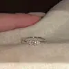 Anel de Estilo Coreano Levemente Luxuoso com Diamante Sintético Microincrustado para Mulheres Estilo Simples para o Dia a Dia Intelectual Anel Aberto Venda por Atacado Novo Estilo
