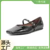 2025 Zapatos Planos de Charol para Mujer, Estilo Casual de Primavera y Verano, Nuevos, Cuadrados, con Remaches, Europeos y Americanos, Color Negro, No Reembolsables