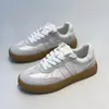 Tênis Casuais de Couro Estilo Coreano para Outono e Inverno Masculino, Cano Baixo, Aumentador de Altura, Novos Sapatos Brancos Respiráveis Versáteis Tendência com Solas Grossas